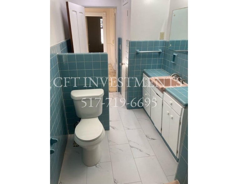 Bathroom - 121 W Seminary St