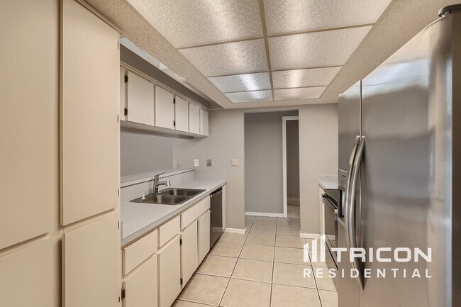 Building Photo - 11327 Rainbow Woods Loop