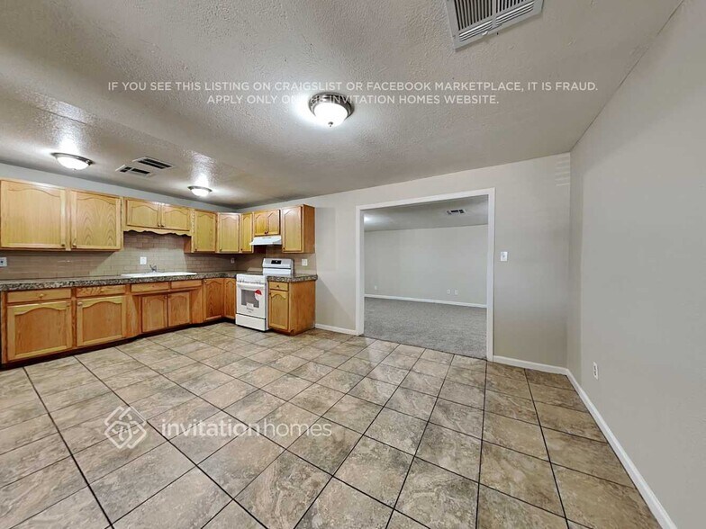 Building Photo - 4102 N 71st Ln