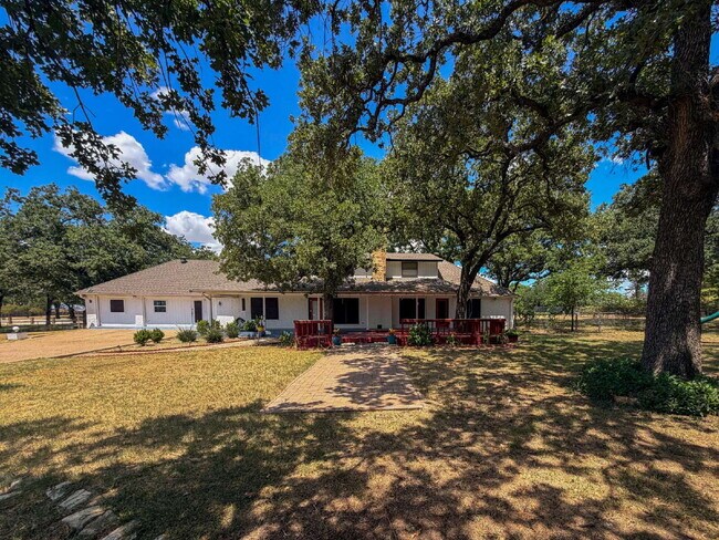 Building Photo - Beautiful 6 bed, 2 bath home in Burleson!