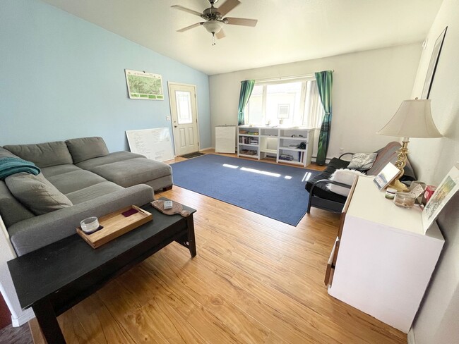Building Photo - 3bd Home for Rent in Fairbanks! FUEL INCLU...