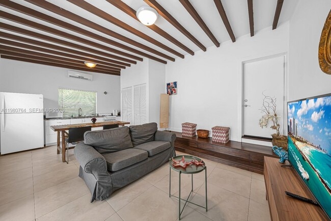 Building Photo - 1044 SW 13th Ct