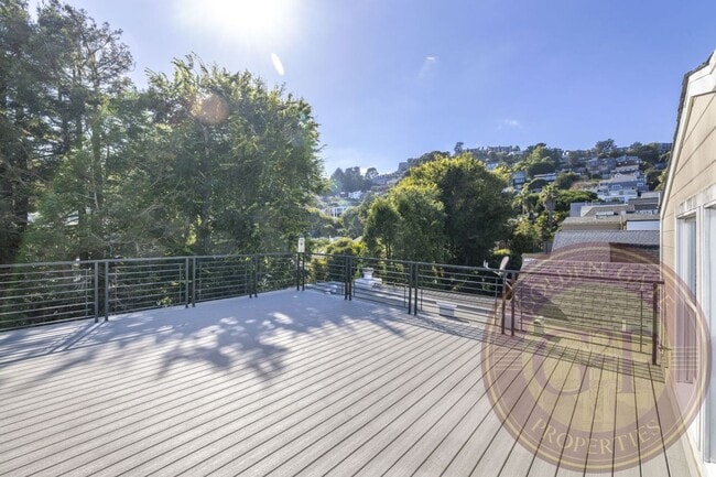 Building Photo - Noe Valley - 4 BR, 3 BA Condo 2,326 Sq. Ft. - 3D Virtual Tour, Roof Deck, Parking and Storage