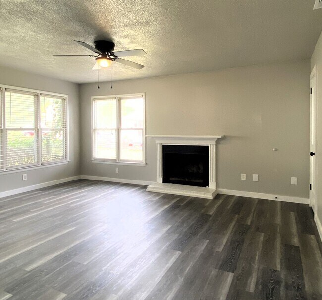 Building Photo - Available for Immediate Move-in!!!