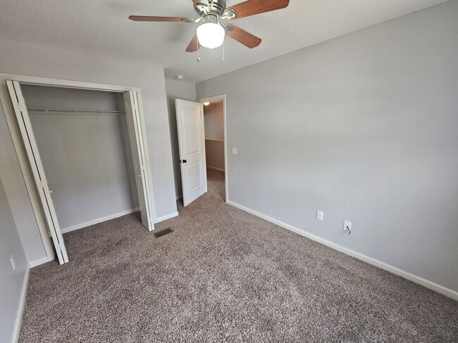 Building Photo - Modern 3Bed/2.5-Ba Townhome in PCB – Resor...