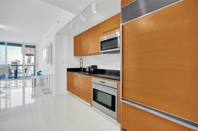 Building Photo - 475 Brickell Ave
