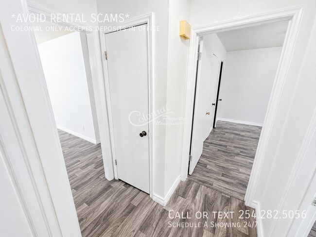 Building Photo - 4805 Cedarhill Cir