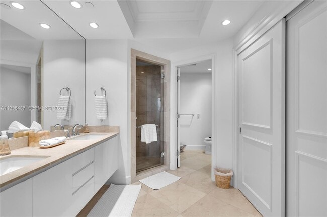 Building Photo - 785 Crandon Blvd