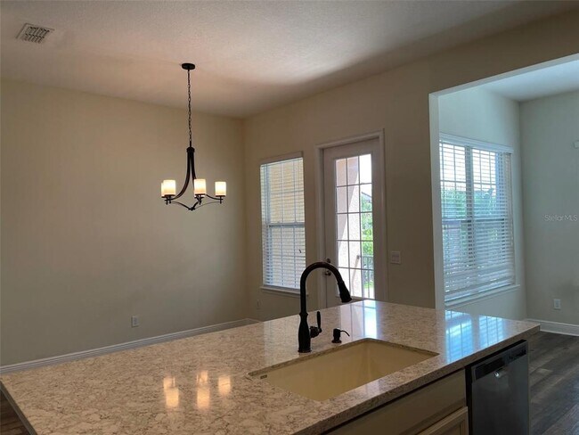 Building Photo - 1704 Lobelia Dr