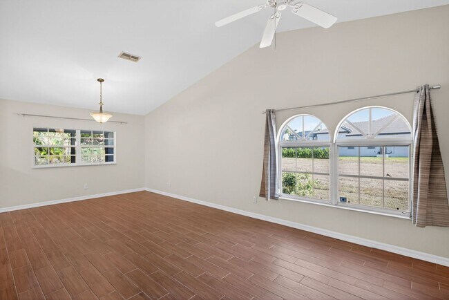 Building Photo - 2 Bedroom 2 bath Oversized Duplex with 2 Car Garage