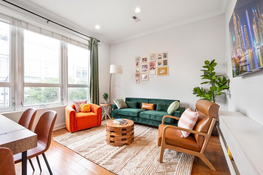 Building Photo - 1243 W Madison St