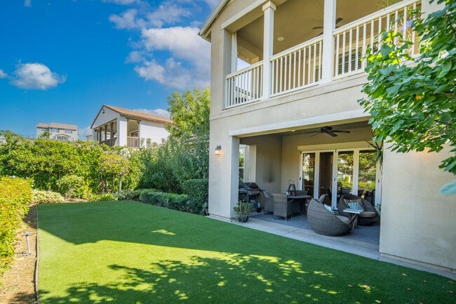 Building Photo - Exceptional Remodeled & Professionally Fur...