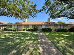 Building Photo - Duplex