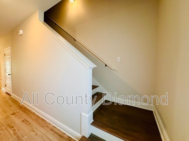 Building Photo - 10 Renea Cv