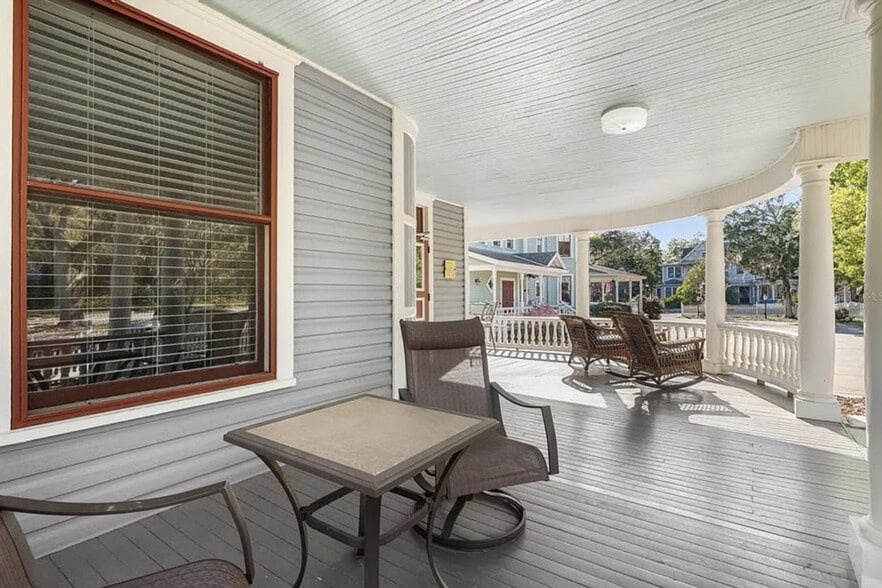 Building Photo - 205 SE 7th St