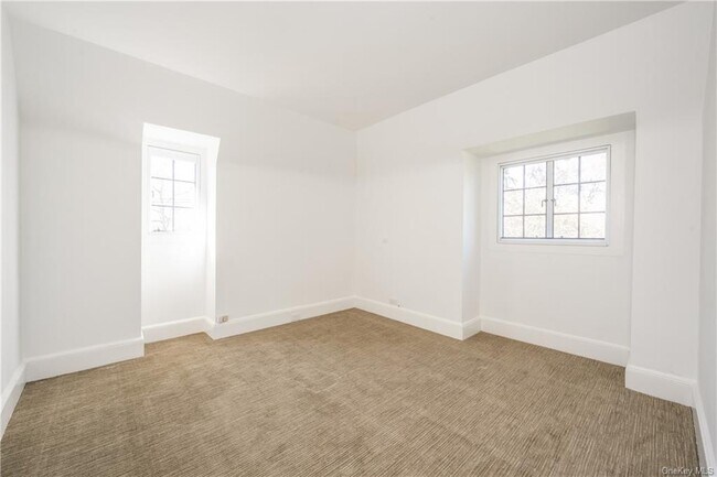 Building Photo - 1 Sunny Ridge Plaza