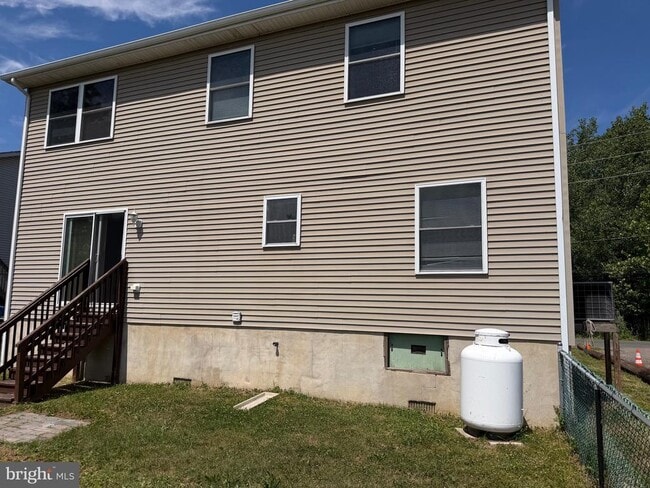 Building Photo - 132 Riverview Ave