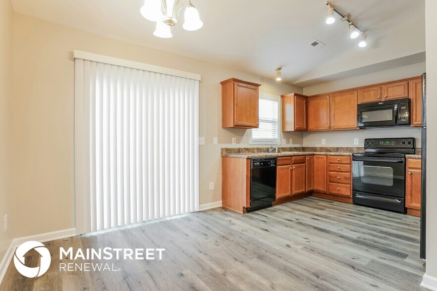 Building Photo - 3915 Bluestem Dr