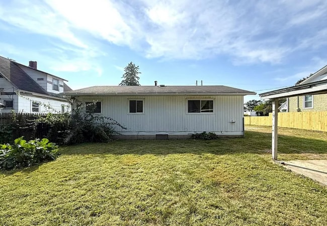Building Photo - Check Out this 3-Bedroom Home in a Nice Lot!