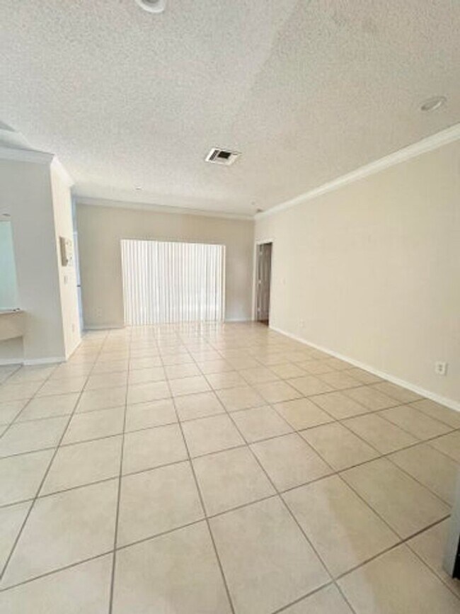 Building Photo - 10895 Fillmore Dr