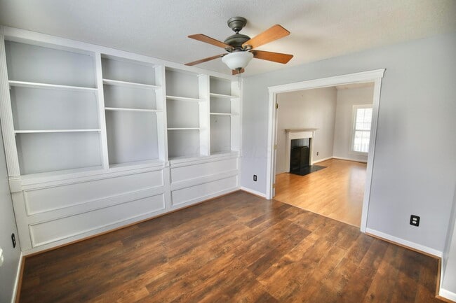 Building Photo - 4400 Greensbury Dr