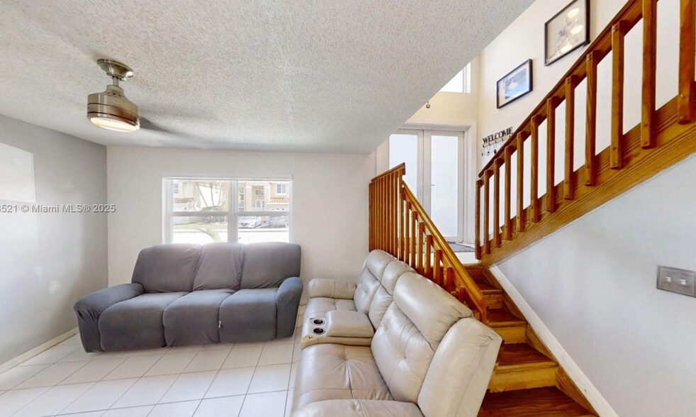 Building Photo - 8422 SW 44th Pl