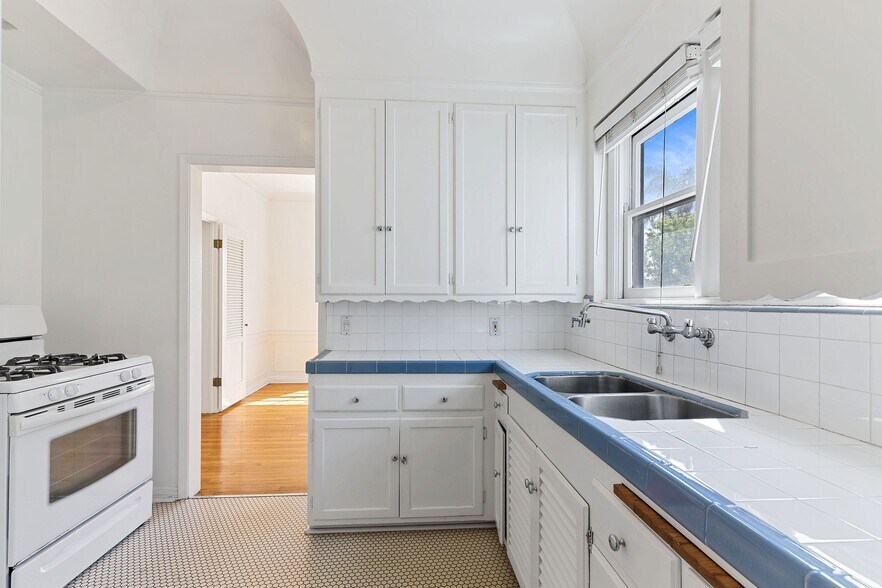 Building Photo - 117 1/2 N Harper Ave