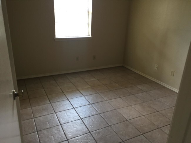 Building Photo - 305 N Montevideo Ave