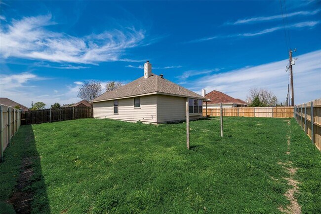 Building Photo - 121 Price Cir