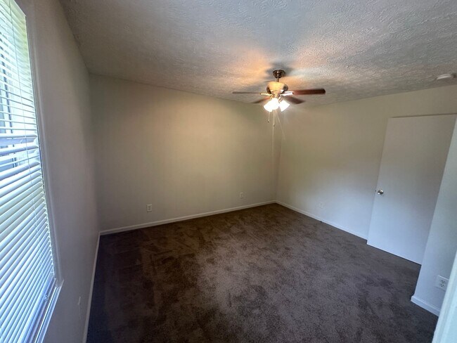 Building Photo - 6517 Portsmouth Dr