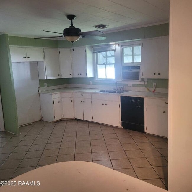 Building Photo - Opelousas: 2 Bed, 2 Bath Home – Section 8 Accepted