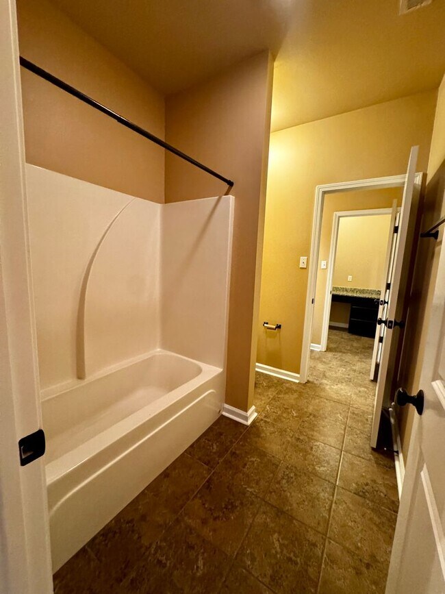 Building Photo - 3BD/2BA House for Lease in Magnolia Lakes - Close to LSU