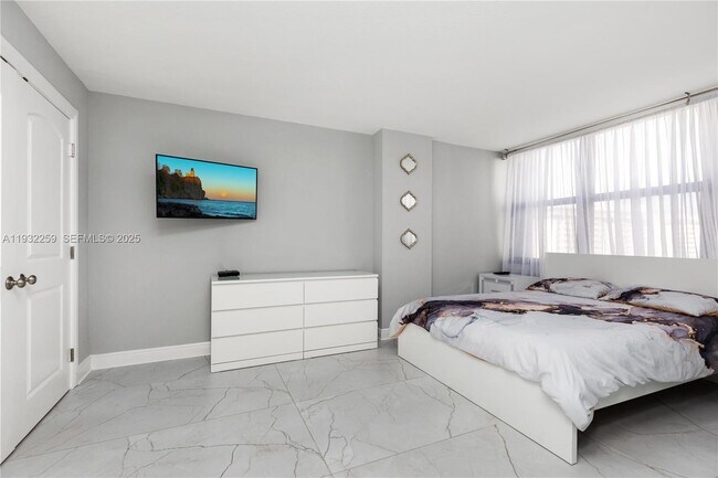 Building Photo - 2401 S Ocean Dr