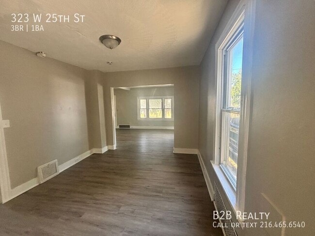 Building Photo - 323 W 25th St