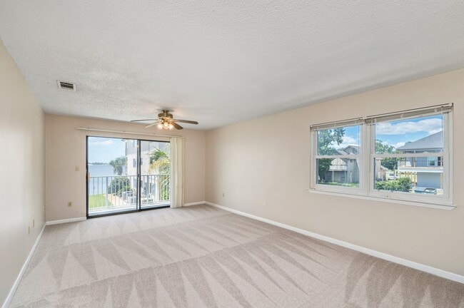 Building Photo - Waterfront Condo!