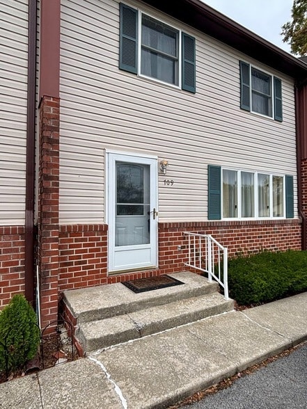 Building Photo - 709 Chert Ln