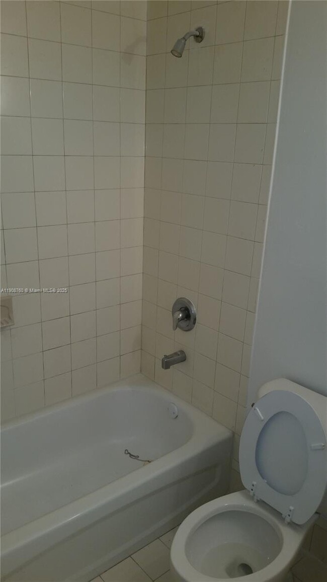 Building Photo - 13950 NE 2nd Ave