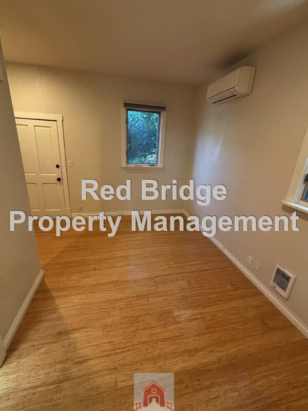 Building Photo - 1327 SE Nehalem St