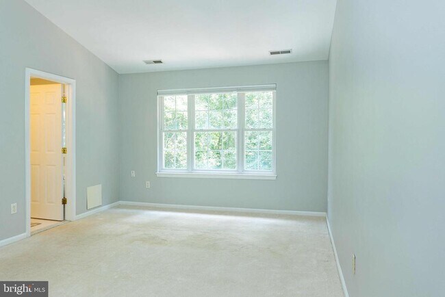 Building Photo - 6029 Blue Point Ct