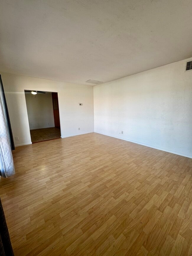 Building Photo - FOR RENT