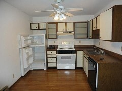 Kitchen - 1810-1818 Bloedel Ave