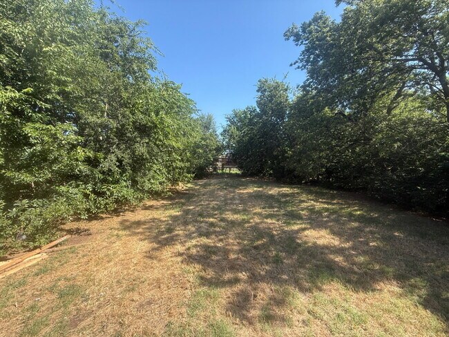 Building Photo - 2 Bed, 1 Bath Home in OKC – $950/month