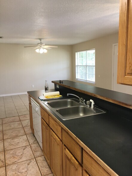 Building Photo - 149 Satch Dr