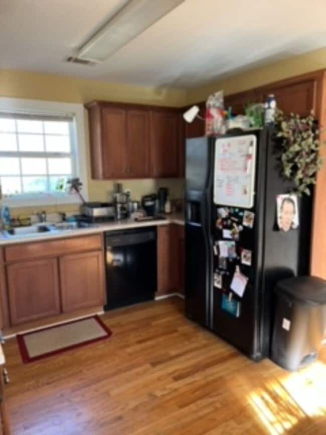 Building Photo - Well kept modern 3bd 2ba house