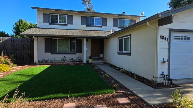 Building Photo - 4844 Westmont Ave