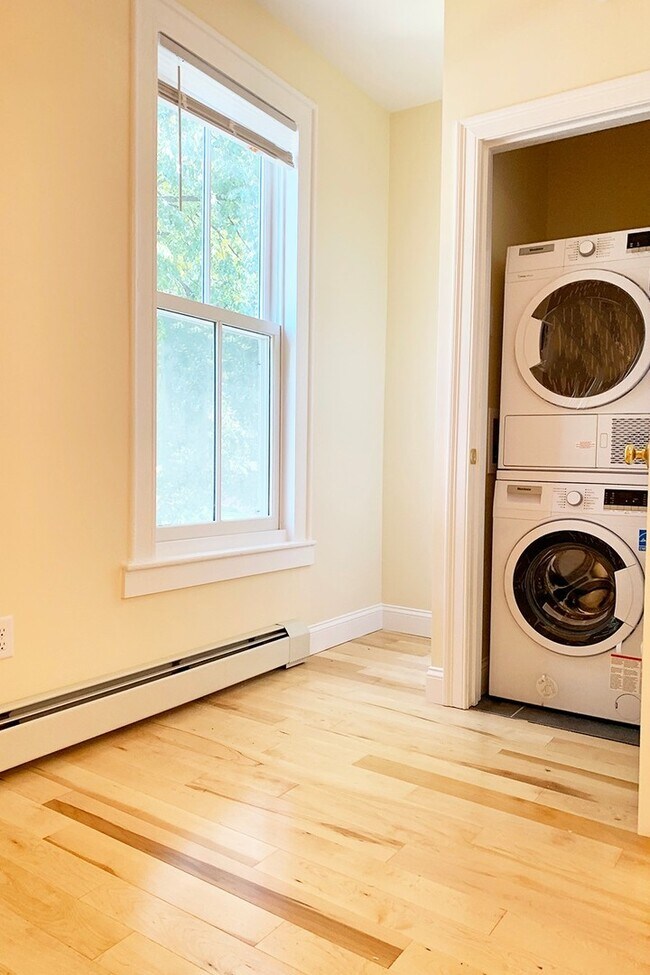 Building Photo - 375 St Paul St