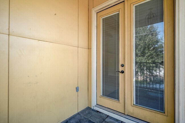 Building Photo - 104 Estelle St