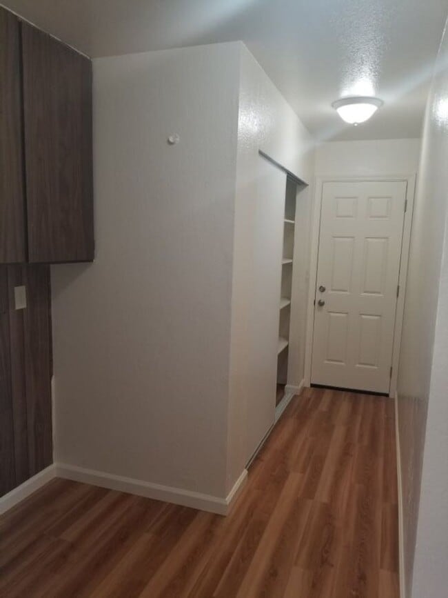 Building Photo - 18754 Eisenhower St