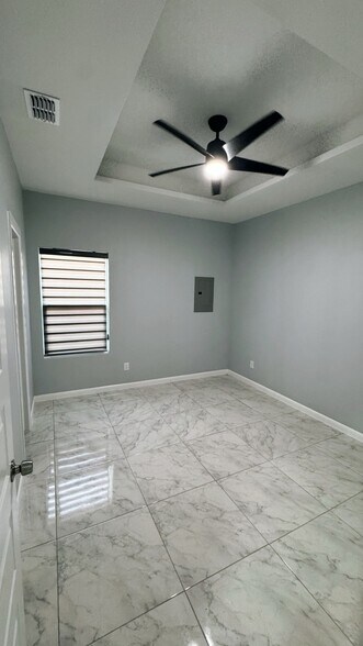 Building Photo - 1019 N Abbey Ave