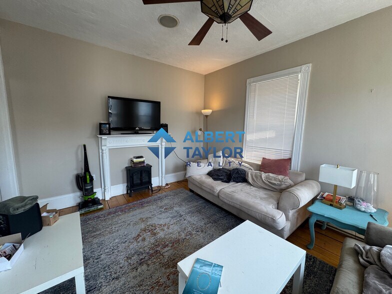 Building Photo - 68 Calumet St